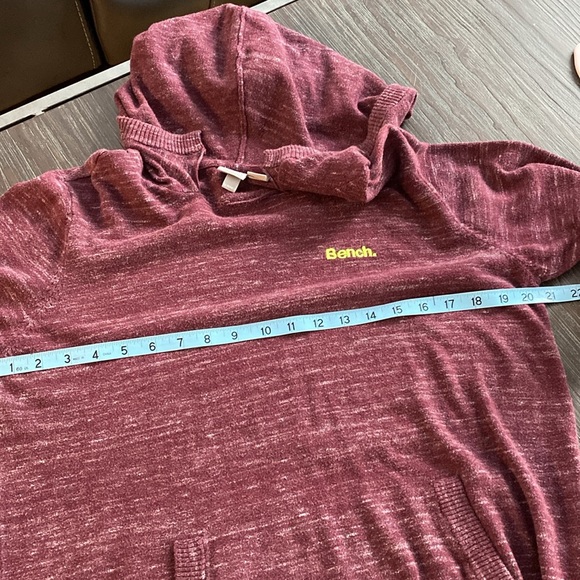 Bench oversized maroon heathered hoodie with kangaroo pockets. Size medium. - Picture 7 of 8